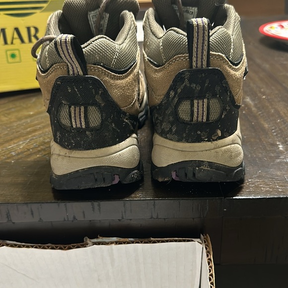 Hiking boots - Picture 5 of 6